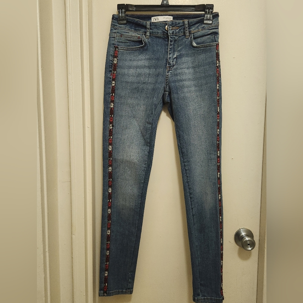 Zara Tribal trimmed jeans 👖 in a medium Wash with oval beading